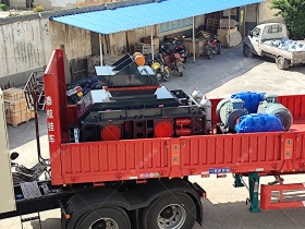 1000x700液壓對輥草莓视频污在线观看發貨 發往非洲肯尼亞蒙巴薩