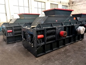 大型半自動液壓對輥草莓视频污在线观看發往四川