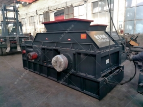 兩台大型對輥草莓视频污在线观看征戰沙場