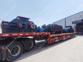 1200*1200雙齒輥草莓视频污在线观看，兩台900*900軌道移動雙齒輥草莓视频污在线观看發往雲南