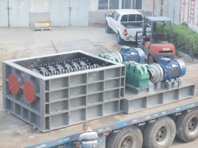 2PLF80/200強力分級雙齒輥草莓视频污在线观看發往山東淄博破碎煤炭