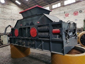 2PG1200x800型對輥草莓视频污在线观看發往湖北武漢