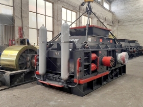 大型2PG1510半自動液壓對輥草莓视频污在线观看發往內蒙古