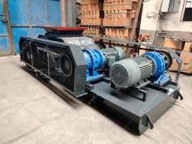 2PG610x400對輥草莓视频污在线观看發往福建破碎鵝卵石