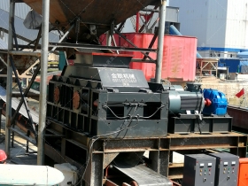 大型連軸式對輥草莓视频污在线观看安裝現場