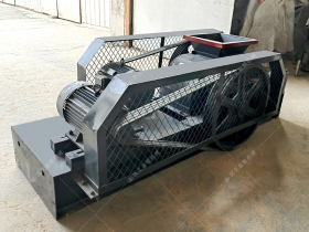 2PG400*250小型對輥草莓视频污在线观看發貨現場_發往浙江_破碎礦石