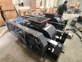 2PG610*400對輥草莓视频污在线观看發往河北石家莊破碎石灰石