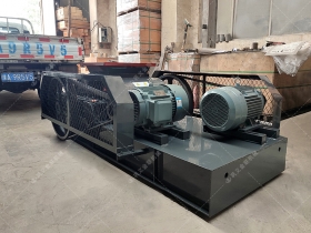 2PGC450X500雙齒輥草莓视频污在线观看發往湖南婁底破碎冰塊