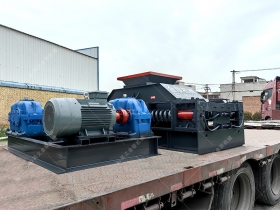 直連式對輥草莓视频污在线观看發貨 中小型破碎設備發往河南