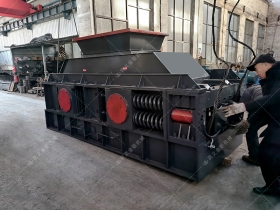 2PG1000X700對輥草莓视频污在线观看發往湖北恩施破碎鵝卵石