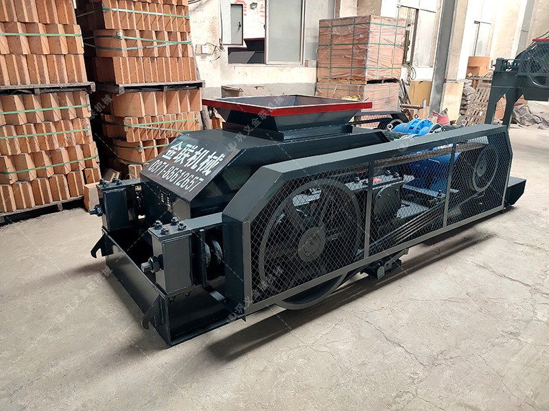 2PG610x400對輥草莓视频污在线观看發往福建破碎鵝卵石