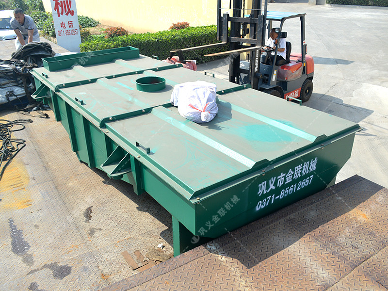 兩台小型對輥草莓视频污在线观看和直線振動篩發往江蘇南通處理矽石