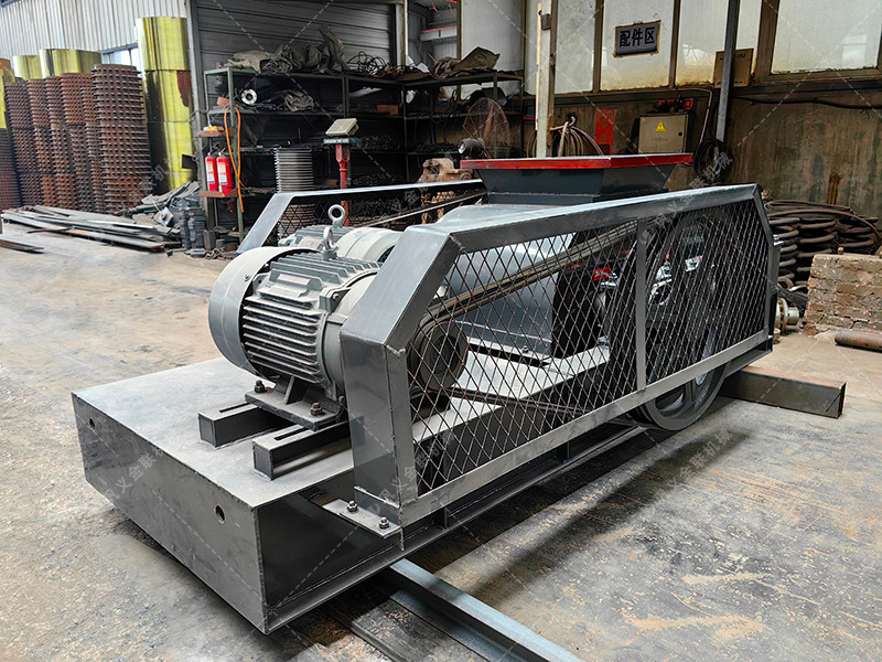 2PG450X500對輥草莓视频污在线观看發往福建泉州破碎石英砂