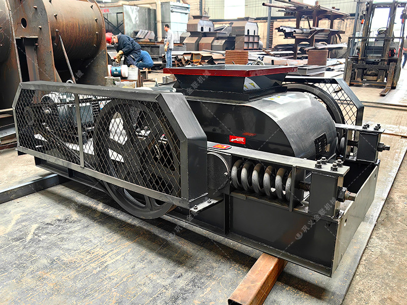 2PGC400X250小型雙齒輥草莓视频污在线观看發往江蘇徐州破碎玻璃