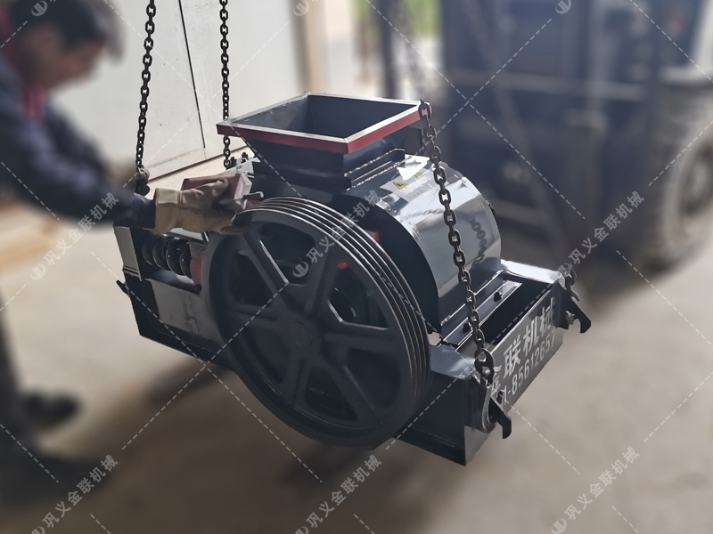 2PGC400X250小型雙齒輥草莓视频污在线观看發往安徽蚌埠破碎玻璃