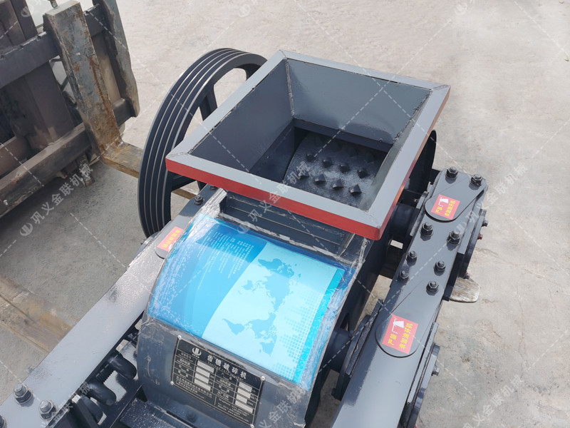 2PGC400X250小型雙齒輥草莓视频污在线观看發往安徽蚌埠破碎玻璃