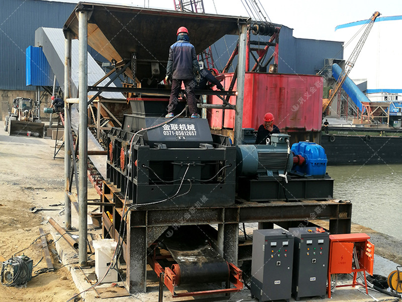 大型連軸式對輥草莓视频污在线观看安裝現場