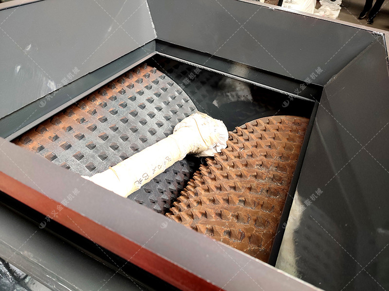 2pgc600*900雙齒輥草莓视频污在线观看發往安徽淮南_破碎煤矸石