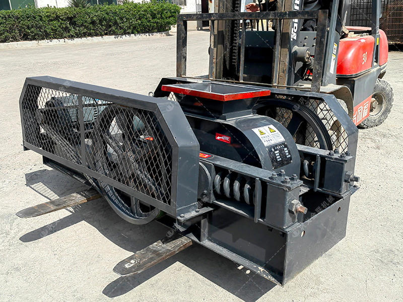 2PG400*250小型對輥草莓视频污在线观看發貨現場_發往浙江_破碎礦石