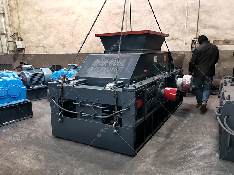 2PG1200*800連軸式對輥草莓视频污在线观看發貨現場圖_發往四川_鵝卵石製砂