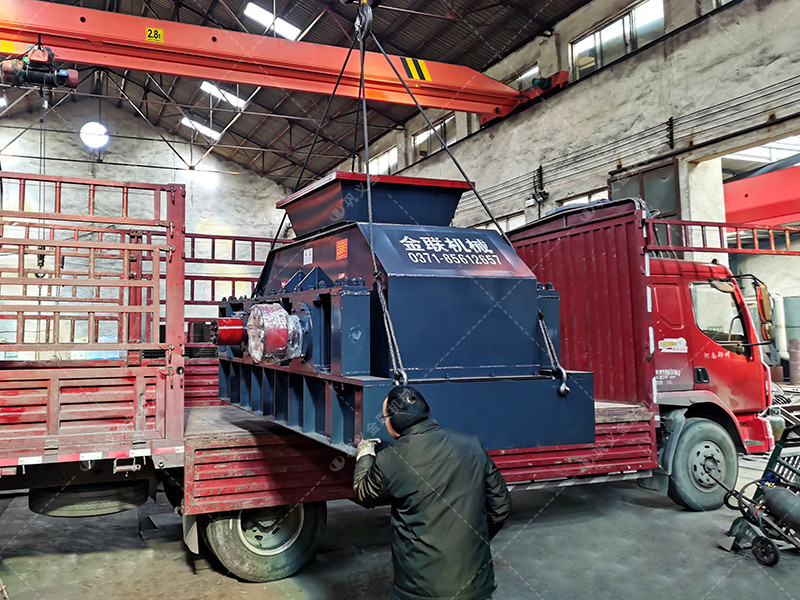 2PG1200*800連軸式對輥草莓视频污在线观看發貨現場圖_發往四川_鵝卵石製砂