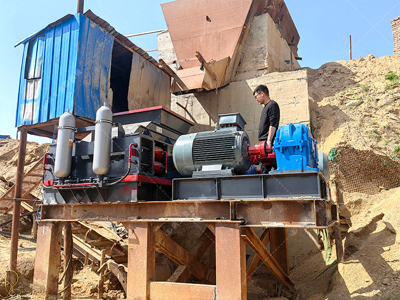 四川綿陽鵝卵石生產線現場-1210連軸對輥草莓视频污在线观看