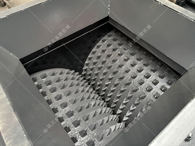 大塊煤矸石直接喂料會損壞設備？狼牙齒輥為何敢承諾'來者不拒'？